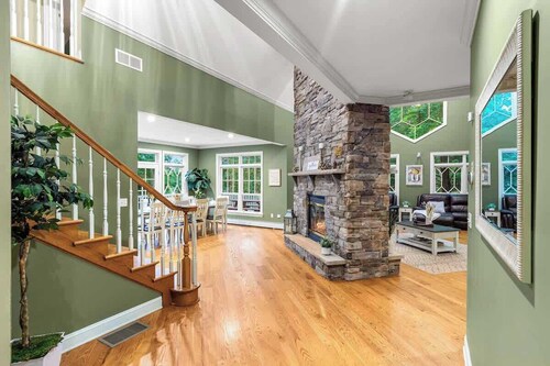 Private Boat Slip + LakeFront + Hot Tub +Skee Ball