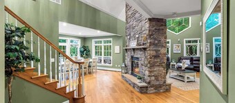 Private Boat Slip + LakeFront + Hot Tub +Skee Ball