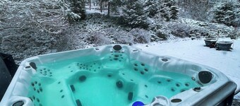 Private Boat Slip + LakeFront + Hot Tub +Skee Ball