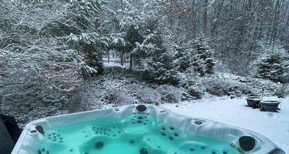 Private Boat Slip + LakeFront + Hot Tub +Skee Ball