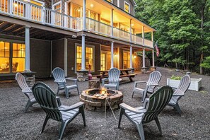 Terrace/patio - Private Boat Slip + LakeFront + Hot Tub +Skee Ball (Lakeville)