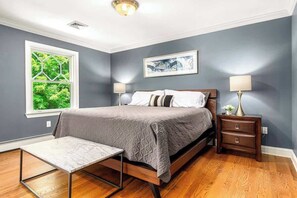 4 chambres, fer et planche à repasser, lit parapluie, Wi-Fi