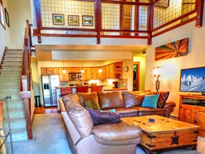 Televisión y chimenea 