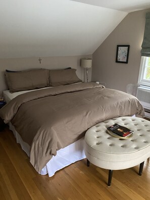 5 bedrooms, WiFi - Beautiful House and Pool House with Heated Pool and Large Yard (Bridgehampton)