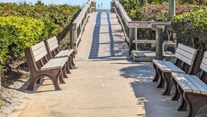 Property grounds - SUBTROPICAL OASIS CONDO, HEATED POOL, STEPS TO THE OCEAN ACCESS, GREAT LOCATION (Cocoa Beach)