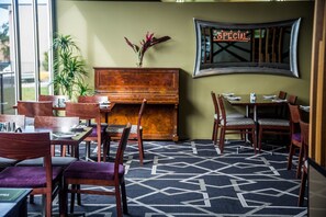 Dining - Nightcap at Golden Beach Tavern (Sunshine Coast)