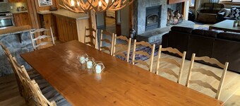 ✨ Valhalla Ski Chalet | Sleeps 14 | Private Hot Tub | Steps to Whistler Village