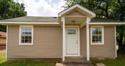3 Bed 1 Bath Home Conveniently located in the heart of Pryor