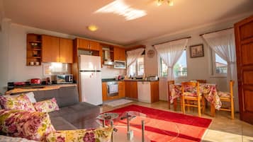 Smart TV, libros y estéreo