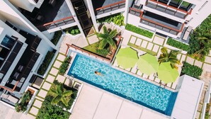 室外游 泳池