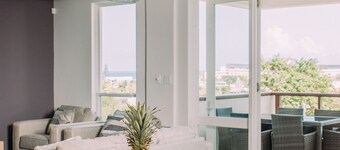 Apt #4 Luxurious corner 2BR, 2 Storey Townhome, Ocean View, walk to Beach 10 Min