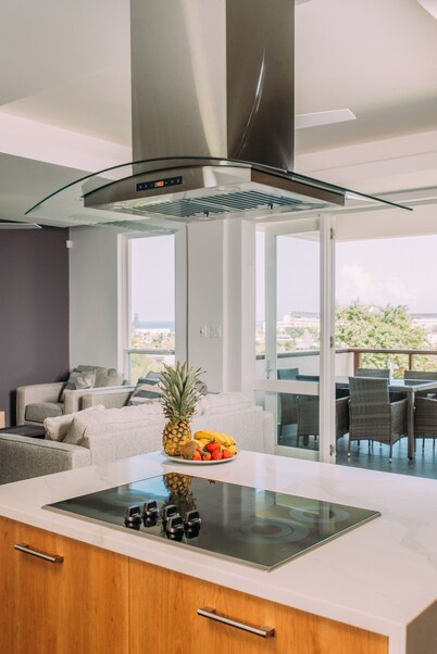 Apt #4 Luxurious corner 2BR, 2 Storey Townhome, Ocean View, walk to Beach 10 Min