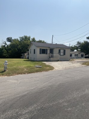 Exterior - Cozy 2 bedroom  (Dallas)