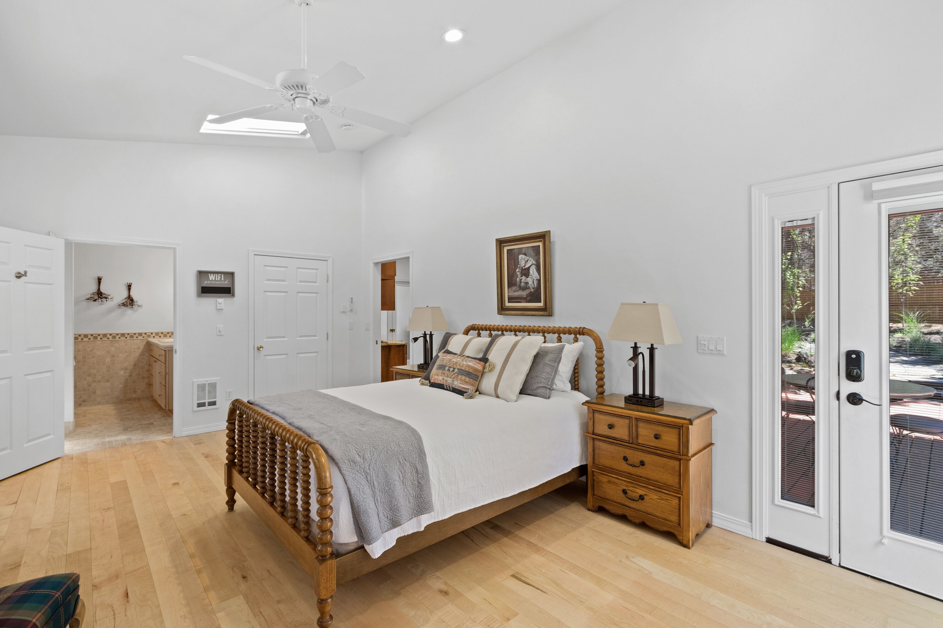 1 chambre, fer et planche à repasser, Wi-Fi, draps fournis