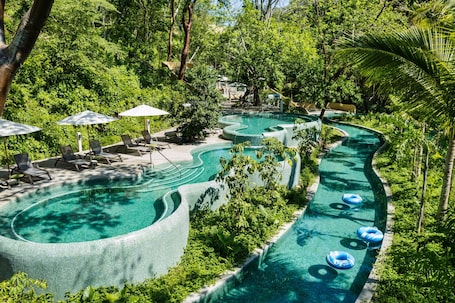 10 outdoor pools, pool umbrellas, sun loungers