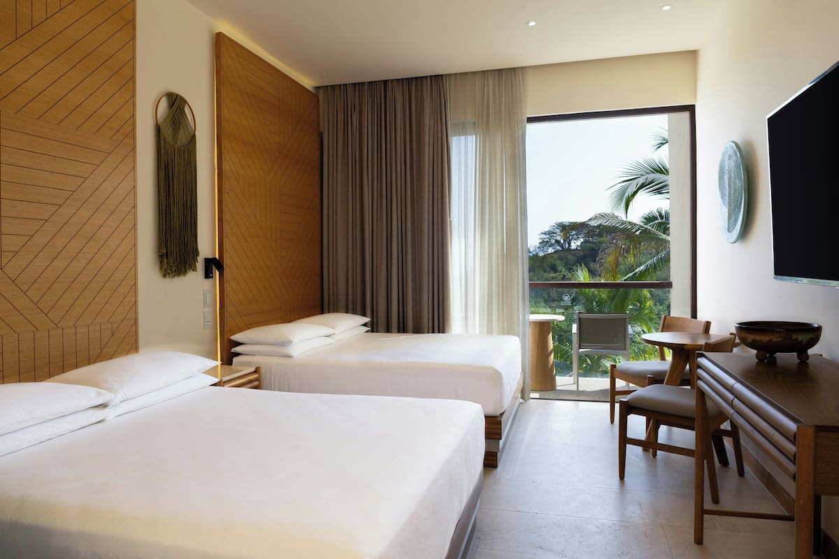 標準客房, 2 張加大雙人床, 陽台, 山景 (All-Inclusive) | 高級寢具、免費迷你吧、客房內保險箱、書桌