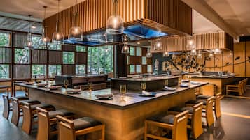 2 restaurants servant le déjeuner