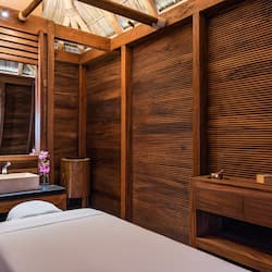 Couples treatment room(s), sauna, hot tub, steam room, body treatments