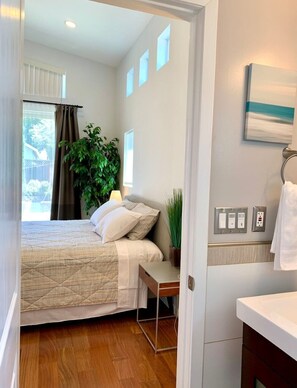 2 bedrooms, desk, iron/ironing board, free WiFi - Newly remodeled spacious 2bed/2bath with backyard in Willow Glen (San Jose)