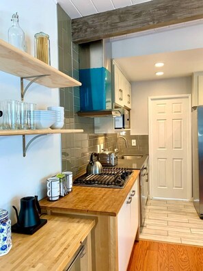 Fridge, microwave, oven, stovetop - Newly remodeled spacious 2bed/2bath with backyard in Willow Glen (San Jose)