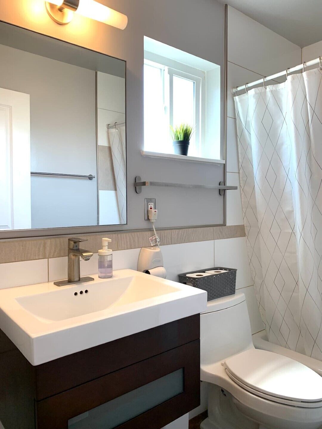 Combined shower/bathtub, hair dryer, towels, soap