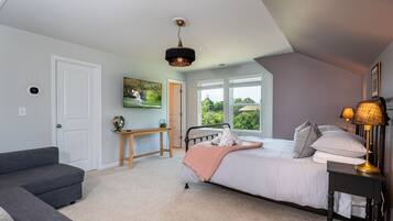 4 bedrooms, iron/ironing board, travel crib, free WiFi