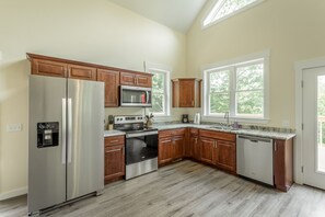 冰箱、微波炉、烤箱、炉灶