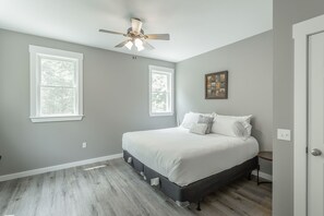 2 bedrooms, iron/ironing board, WiFi, bed sheets