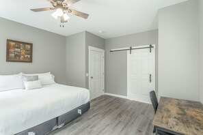 2 habitaciones, tabla de planchar con plancha, wifi y ropa de cama 