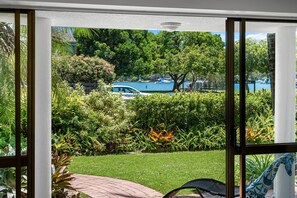 Interior - The Garden View - family space -walk to Main Beach (Noosa Heads)
