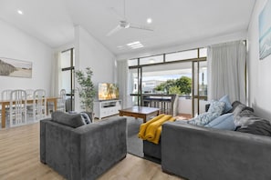 Living area - Family First Floor Apt - 800m to Hastings Street! (Noosa Heads)