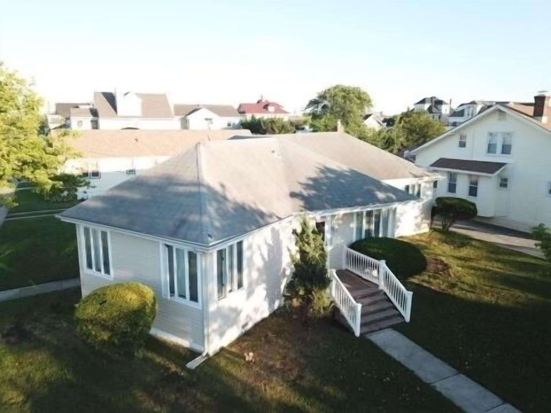 Wild Flip Flops - 1901 Central Ave - NWW - Parking - Sleeps 10. Pets considered.