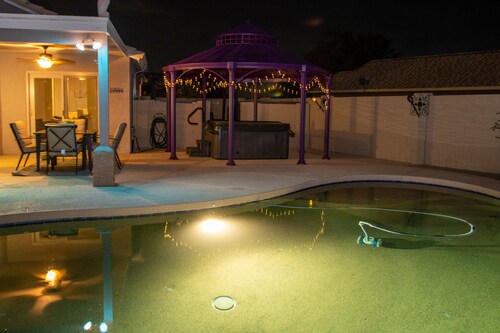 Chic Arizona Villa W/Pool, Hot Tub and King Bed
