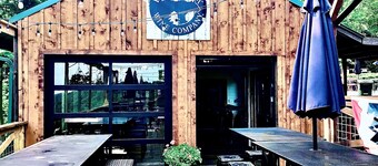 Cozy Tree house Cabin -Mins. from Branson-bfst-hot tub-winery-brewery