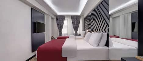Triple Room | 1 bedroom, minibar, in-room safe, desk