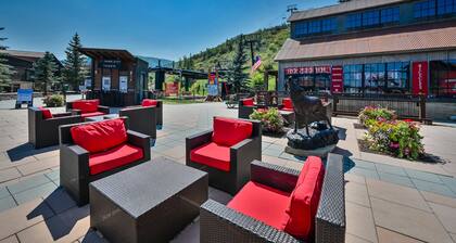 Perfect Updated Mountain Retreat. Easy Walk to Skiing, Golf, and Mtb trails!