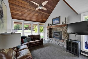 Smart TV, fireplace, DVD player, books