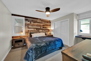 4 habitaciones, caja de seguridad en la habitación y escritorio 