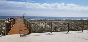 Property grounds - Navarre Beach Perfect Escape 4/Bdrms 4/Baths 14 Guests (Navarre Beach)