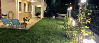 4' from the sea family house in a garden with lawn and trees