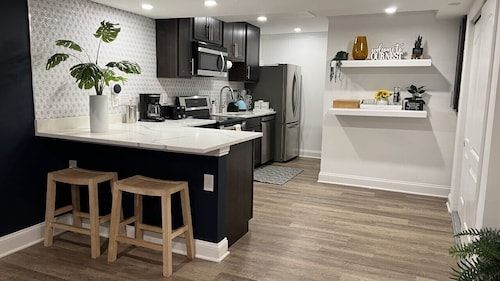 Deluxe Basement Guest Suite w/ Luxury Amenities Minutes From BWI/Annapolis/DC