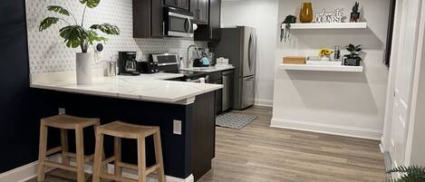 Fridge, microwave, stovetop, dishwasher