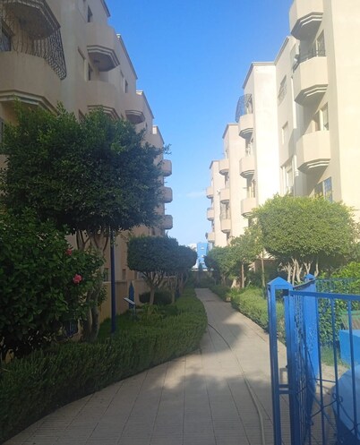 beautiful apartment with 2 swimming pools
