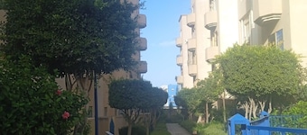 beautiful apartment with 2 swimming pools
