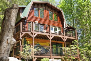 Exterior - Pet friendly! Private retreat near Gatlinburg. Hot tub, Fire-Pit & KING beds.  (Sevierville)