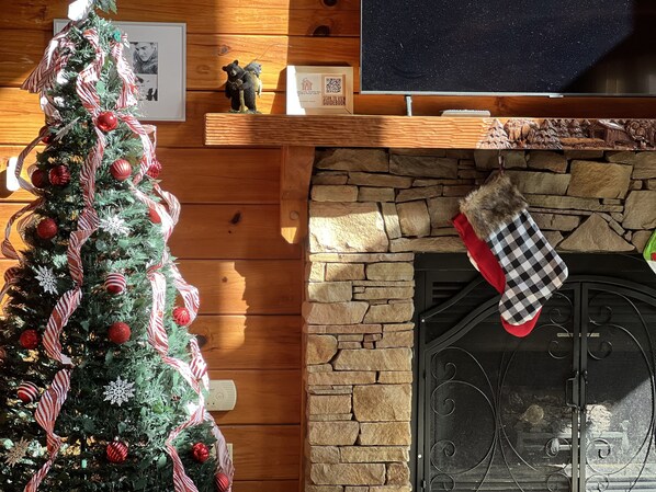 Exterior detail - Pet friendly! Private retreat near Gatlinburg. Hot tub, Fire-Pit & KING beds.  (Sevierville)