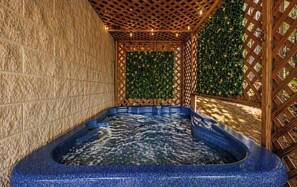 Outdoor spa tub - Pet friendly! Private retreat near Gatlinburg. Hot tub, Fire-Pit & KING beds.  (Sevierville)