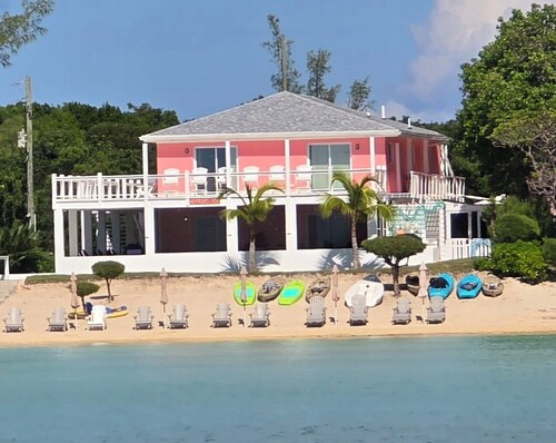 Oceanfront Trela Sands - First Floor Suite w/ generator on Sandy Beach