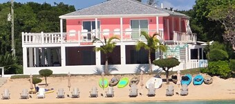 Oceanfront Trela Sands - First Floor Suite w/ generator on Sandy Beach