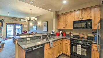 Fridge, microwave, stovetop, dishwasher